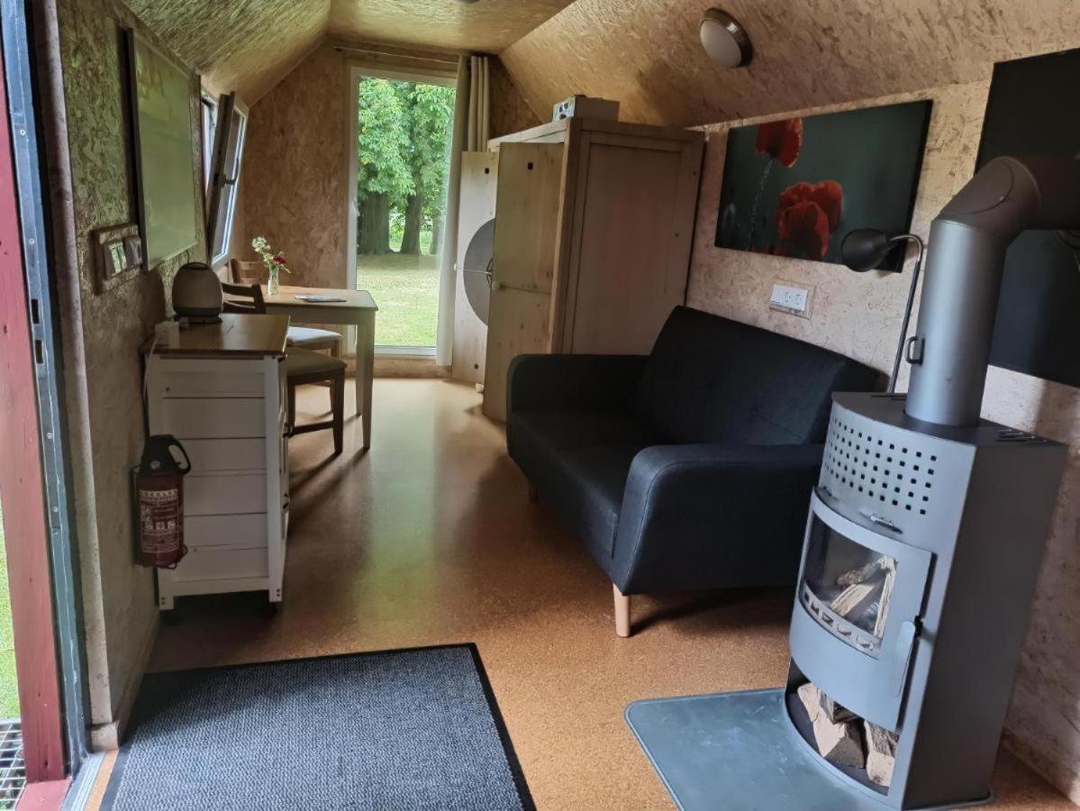 Hotel Schaeferwagen Auf Dem Biogut-Saalkow Gustow  Exterior foto