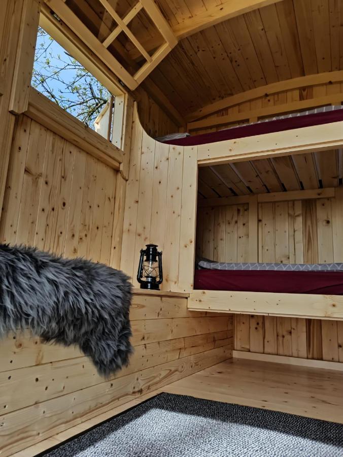 Hotel Schaeferwagen Auf Dem Biogut-Saalkow Gustow  Exterior foto
