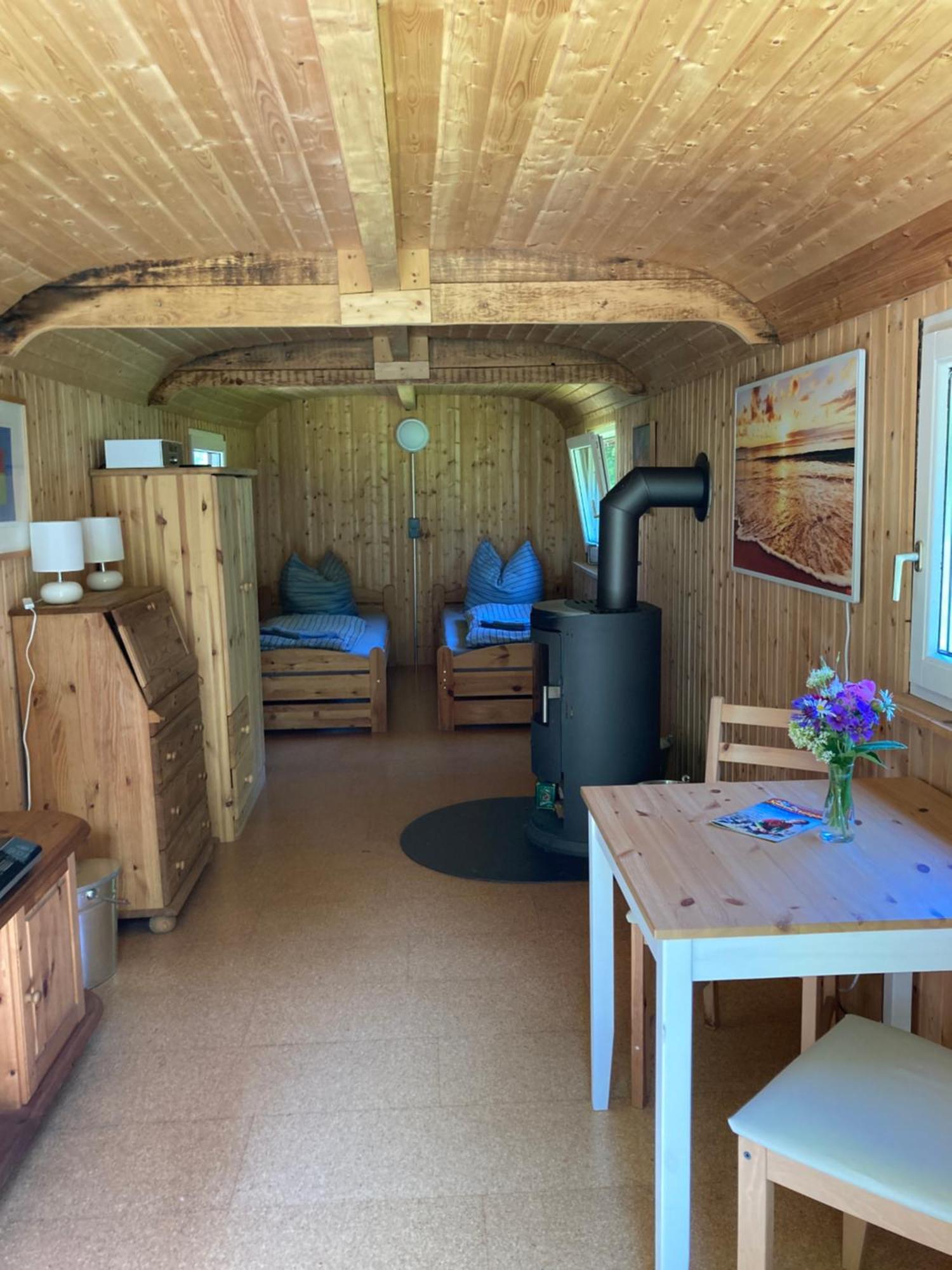 Hotel Schaeferwagen Auf Dem Biogut-Saalkow Gustow  Exterior foto